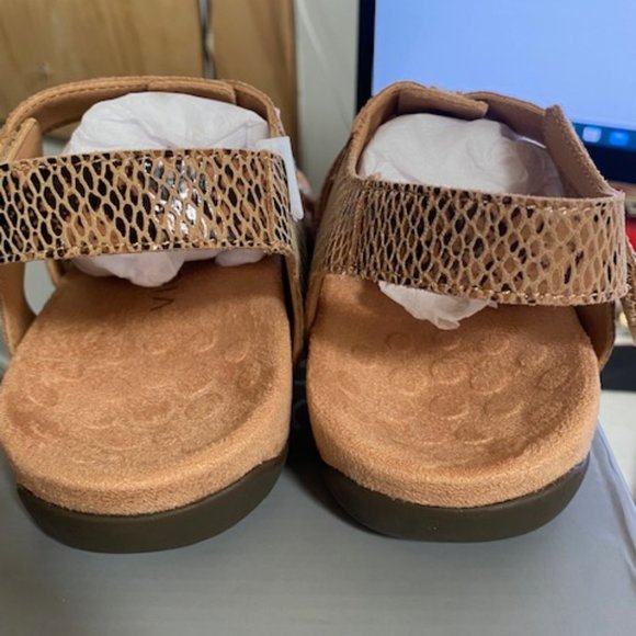 Vionic Women's Rest Harissa Walking Sandal; US 6.5 - Picture 5 of 8